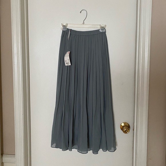 UNIQLO SKIRT NEW - Picture 2 of 3